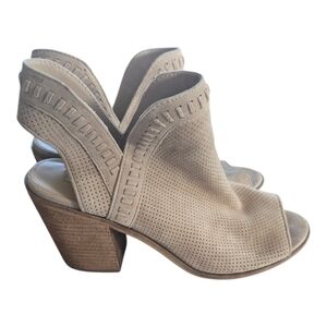 Steve Madden Sandals Women Sz 9M Tan Leather Peep Toe Perforated Block Heel